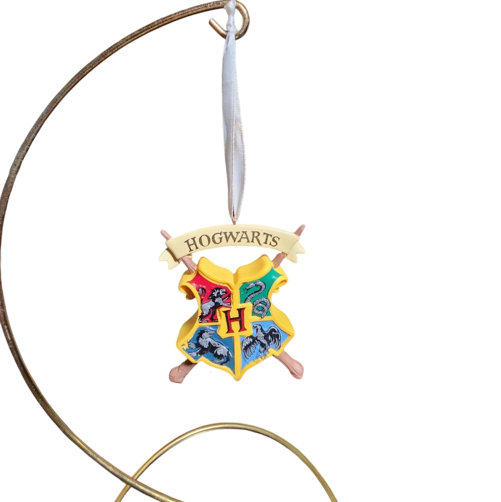 Hallmark Harry Potter Hogwarts Banner Over‎ Crest 3-D Ornament 3.25"X2.75"0.75" - Picture 8 of 8
